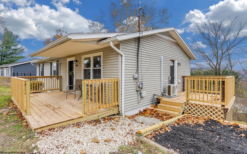 536 Cherokee Drive, Morgantown, West Virginia 26508, 4 Bedrooms Bedrooms, 8 Rooms Rooms,2 BathroomsBathrooms,Single Family Detached,For Sale,Cherokee,10162574