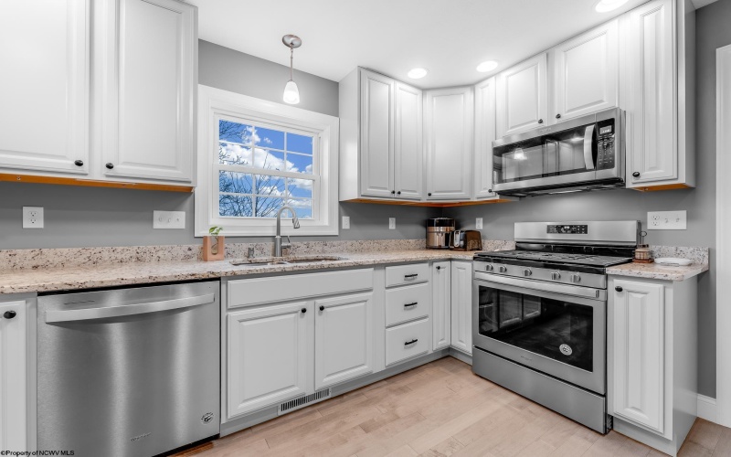 115 Canto Drive, Morgantown, West Virginia 26508, 3 Bedrooms Bedrooms, 6 Rooms Rooms,2 BathroomsBathrooms,Single Family Detached,For Sale,Canto,10162589