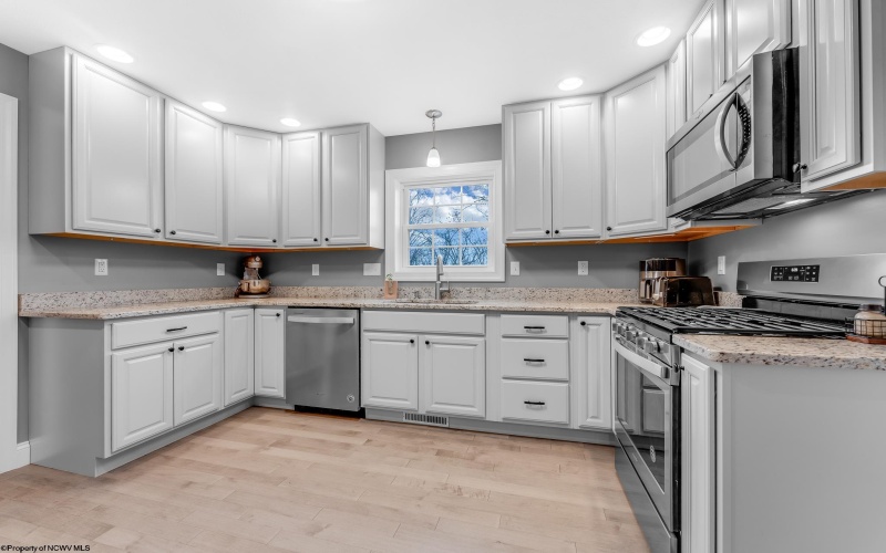 115 Canto Drive, Morgantown, West Virginia 26508, 3 Bedrooms Bedrooms, 6 Rooms Rooms,2 BathroomsBathrooms,Single Family Detached,For Sale,Canto,10162589