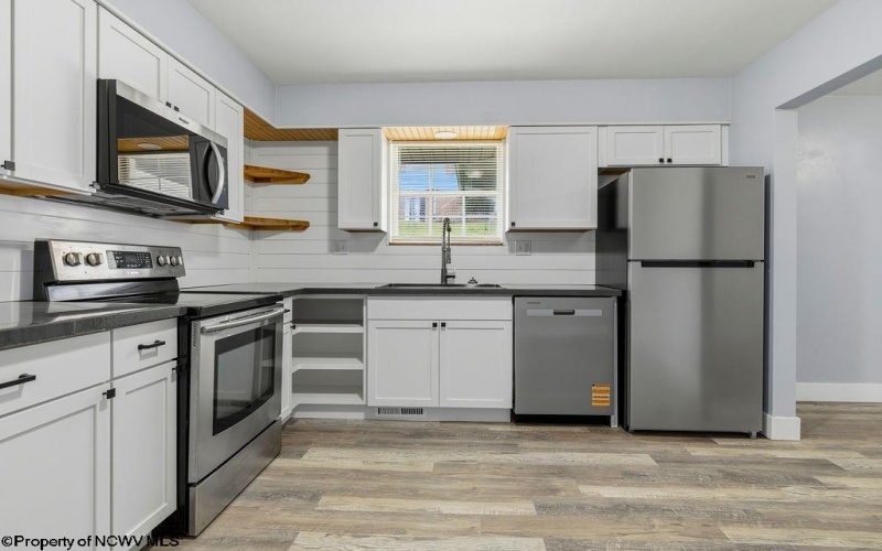 1520 Johnson Avenue, Bridgeport, West Virginia 26330, 3 Bedrooms Bedrooms, 6 Rooms Rooms,1 BathroomBathrooms,Single Family Detached,For Sale,Johnson,10162581