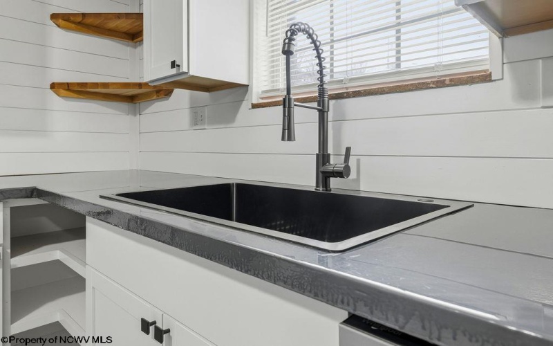 1520 Johnson Avenue, Bridgeport, West Virginia 26330, 3 Bedrooms Bedrooms, 6 Rooms Rooms,1 BathroomBathrooms,Single Family Detached,For Sale,Johnson,10162581