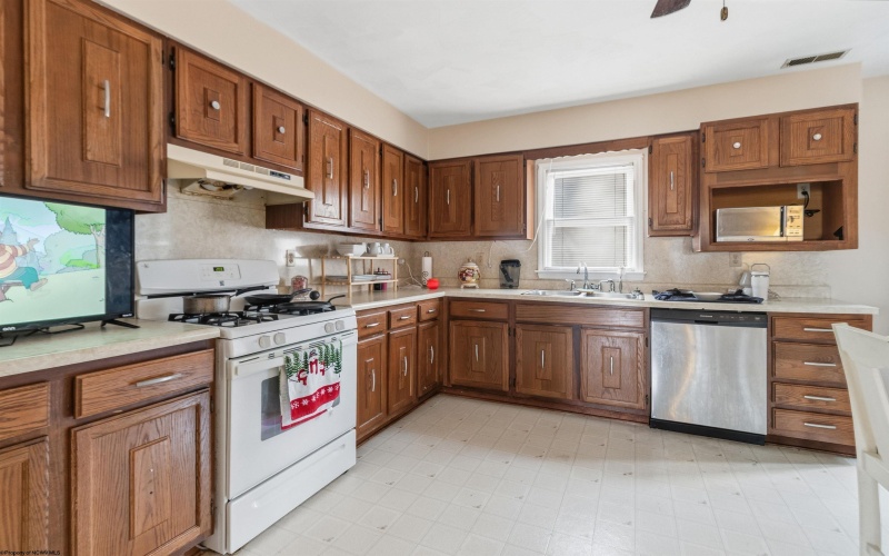 101-109 Shawn Avenue, Nutter Fort, West Virginia 26301, ,Multi-unit/income,For Sale,Shawn,10162595