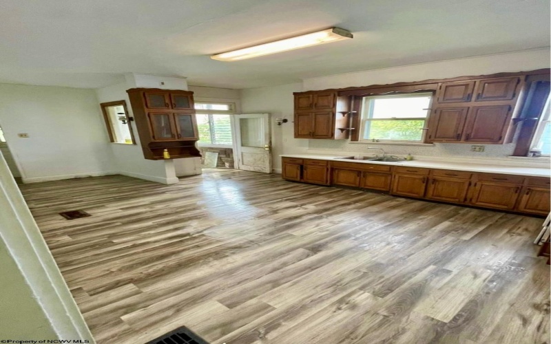 605 Walnut Avenue, Fairmont, West Virginia 26554, ,Multi-unit/income,For Sale,Walnut,10162602