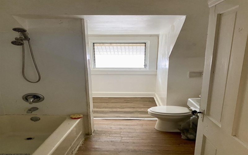 605 Walnut Avenue, Fairmont, West Virginia 26554, ,Multi-unit/income,For Sale,Walnut,10162602