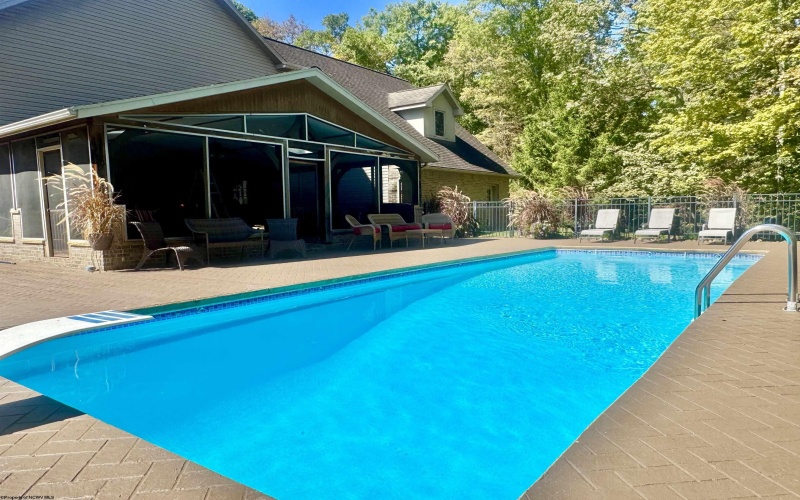 36 Hills Drive, Fairmont, West Virginia 26554, 5 Bedrooms Bedrooms, 15 Rooms Rooms,4 BathroomsBathrooms,Single Family Detached,For Sale,Hills,10162606