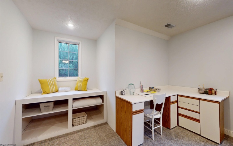 36 Hills Drive, Fairmont, West Virginia 26554, 5 Bedrooms Bedrooms, 15 Rooms Rooms,4 BathroomsBathrooms,Single Family Detached,For Sale,Hills,10162606