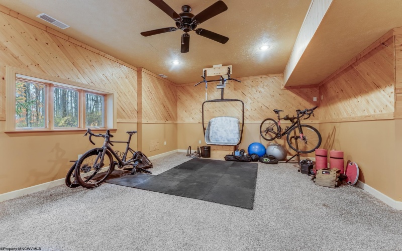 36 Hills Drive, Fairmont, West Virginia 26554, 5 Bedrooms Bedrooms, 15 Rooms Rooms,4 BathroomsBathrooms,Single Family Detached,For Sale,Hills,10162606