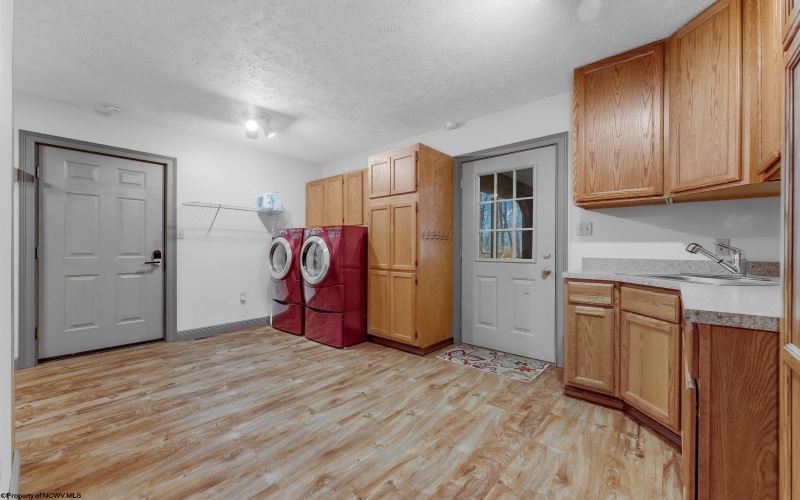 36 Hills Drive, Fairmont, West Virginia 26554, 5 Bedrooms Bedrooms, 15 Rooms Rooms,4 BathroomsBathrooms,Single Family Detached,For Sale,Hills,10162606