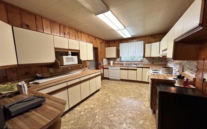 201 Third Street, Parsons, West Virginia 26287, 3 Bedrooms Bedrooms, 9 Rooms Rooms,1 BathroomBathrooms,Single Family Detached,For Sale,Third,10162608