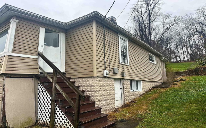 607 Palatine Avenue, Fairmont, West Virginia 26554, 2 Bedrooms Bedrooms, 4 Rooms Rooms,1 BathroomBathrooms,Single Family Detached,For Sale,Palatine,10162609