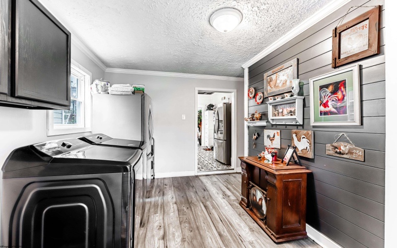 212 Carpenter Street, Clarksburg, West Virginia 26301, 3 Bedrooms Bedrooms, 7 Rooms Rooms,2 BathroomsBathrooms,Single Family Detached,For Sale,Carpenter,10162622