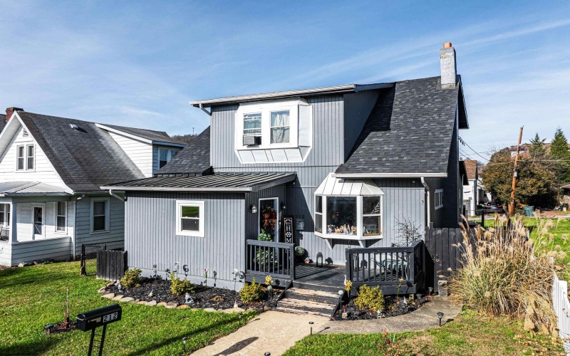 212 Carpenter Street, Clarksburg, West Virginia 26301, 3 Bedrooms Bedrooms, 7 Rooms Rooms,2 BathroomsBathrooms,Single Family Detached,For Sale,Carpenter,10162622