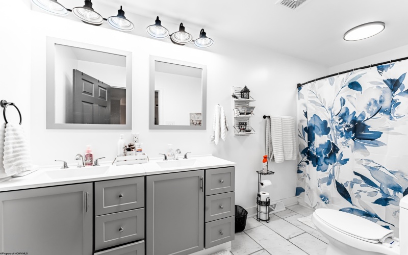 212 Carpenter Street, Clarksburg, West Virginia 26301, 3 Bedrooms Bedrooms, 7 Rooms Rooms,2 BathroomsBathrooms,Single Family Detached,For Sale,Carpenter,10162622