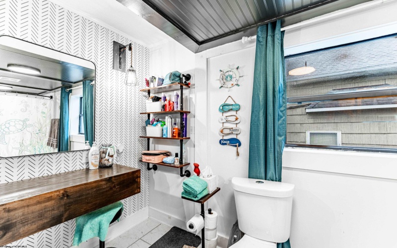 212 Carpenter Street, Clarksburg, West Virginia 26301, 3 Bedrooms Bedrooms, 7 Rooms Rooms,2 BathroomsBathrooms,Single Family Detached,For Sale,Carpenter,10162622