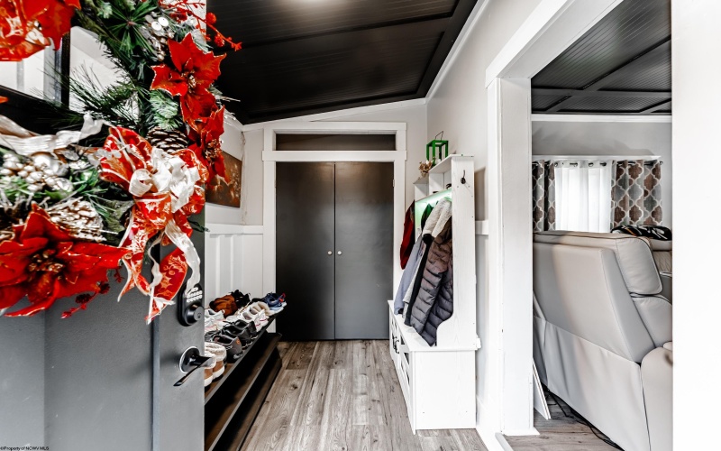 212 Carpenter Street, Clarksburg, West Virginia 26301, 3 Bedrooms Bedrooms, 7 Rooms Rooms,2 BathroomsBathrooms,Single Family Detached,For Sale,Carpenter,10162622