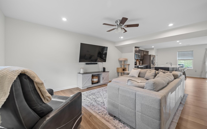 724 Mulligan Court, Maidsville, West Virginia 26541, 3 Bedrooms Bedrooms, 5 Rooms Rooms,2 BathroomsBathrooms,Single Family Attached,For Sale,Mulligan,10161174