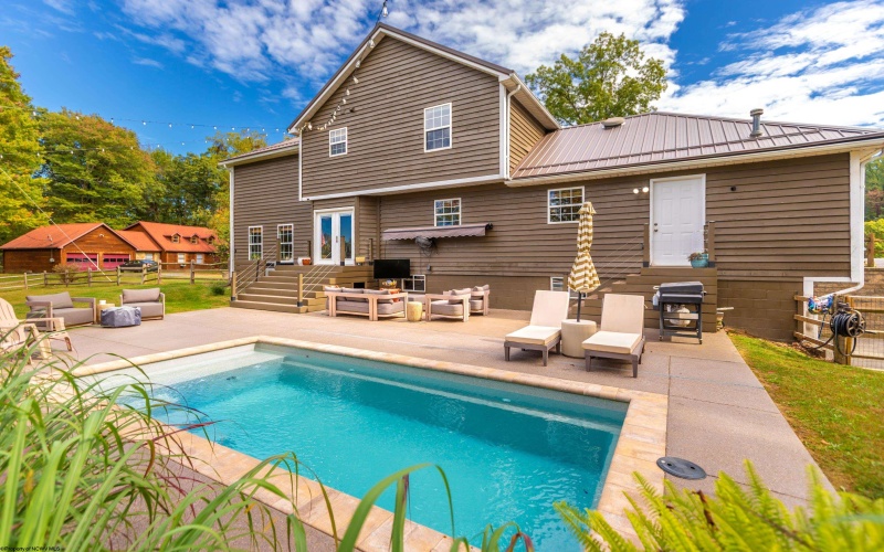 56 Morgans Run Road, Morgantown, West Virginia 26508, 3 Bedrooms Bedrooms, 10 Rooms Rooms,3 BathroomsBathrooms,Single Family Detached,For Sale,Morgans Run,10162620