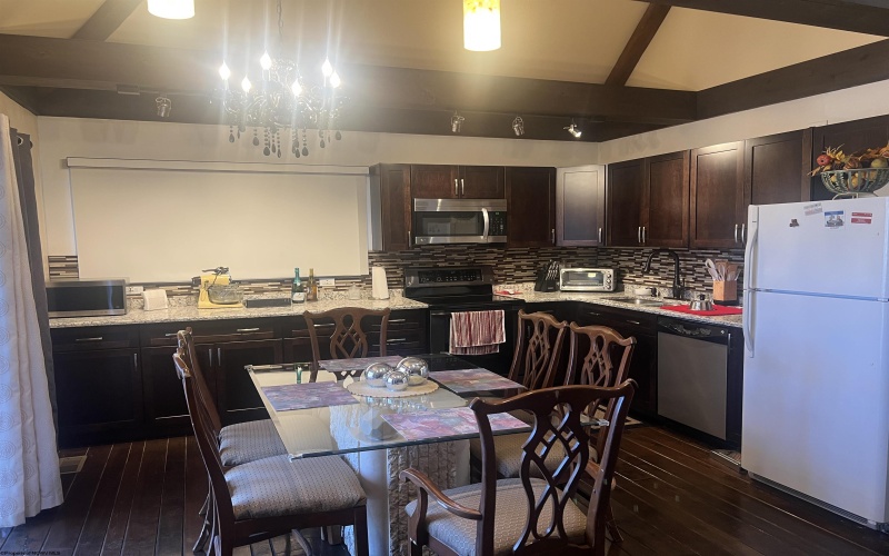 401 Hemlock Circle, Terra Alta, West Virginia 26764-0000, 4 Bedrooms Bedrooms, 9 Rooms Rooms,3 BathroomsBathrooms,Single Family Detached,For Sale,Hemlock,10162611