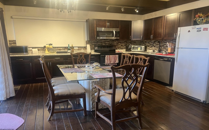 401 Hemlock Circle, Terra Alta, West Virginia 26764-0000, 4 Bedrooms Bedrooms, 9 Rooms Rooms,3 BathroomsBathrooms,Single Family Detached,For Sale,Hemlock,10162611