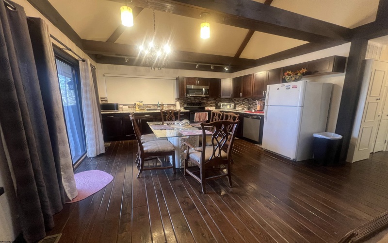 401 Hemlock Circle, Terra Alta, West Virginia 26764-0000, 4 Bedrooms Bedrooms, 9 Rooms Rooms,3 BathroomsBathrooms,Single Family Detached,For Sale,Hemlock,10162611