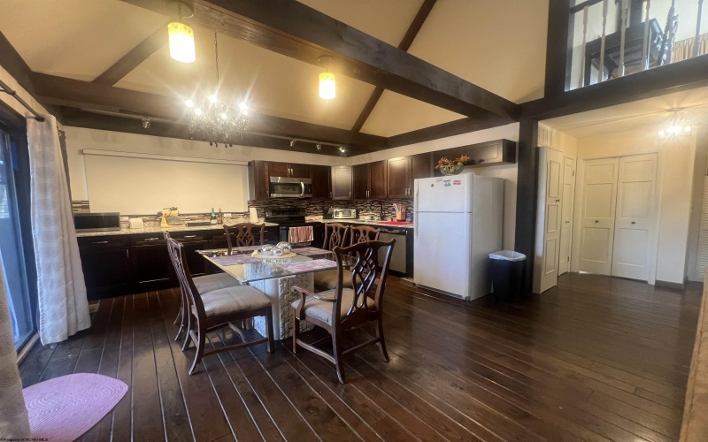 401 Hemlock Circle, Terra Alta, West Virginia 26764-0000, 4 Bedrooms Bedrooms, 9 Rooms Rooms,3 BathroomsBathrooms,Single Family Detached,For Sale,Hemlock,10162611