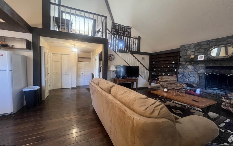 401 Hemlock Circle, Terra Alta, West Virginia 26764-0000, 4 Bedrooms Bedrooms, 9 Rooms Rooms,3 BathroomsBathrooms,Single Family Detached,For Sale,Hemlock,10162611