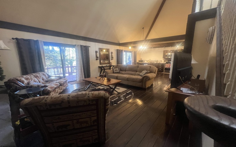 401 Hemlock Circle, Terra Alta, West Virginia 26764-0000, 4 Bedrooms Bedrooms, 9 Rooms Rooms,3 BathroomsBathrooms,Single Family Detached,For Sale,Hemlock,10162611