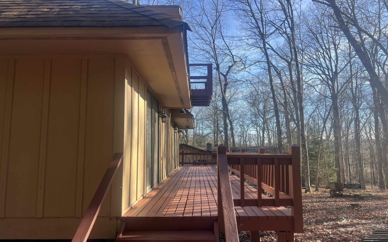 401 Hemlock Circle, Terra Alta, West Virginia 26764-0000, 4 Bedrooms Bedrooms, 9 Rooms Rooms,3 BathroomsBathrooms,Single Family Detached,For Sale,Hemlock,10162611