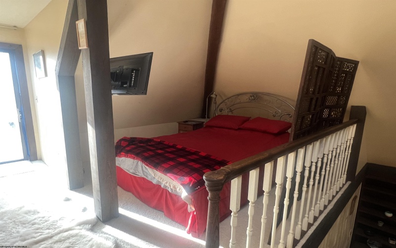 401 Hemlock Circle, Terra Alta, West Virginia 26764-0000, 4 Bedrooms Bedrooms, 9 Rooms Rooms,3 BathroomsBathrooms,Single Family Detached,For Sale,Hemlock,10162611