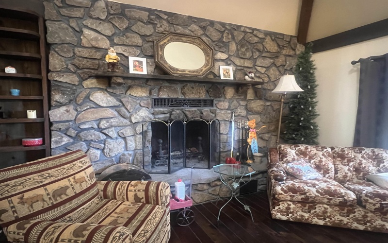 401 Hemlock Circle, Terra Alta, West Virginia 26764-0000, 4 Bedrooms Bedrooms, 9 Rooms Rooms,3 BathroomsBathrooms,Single Family Detached,For Sale,Hemlock,10162611