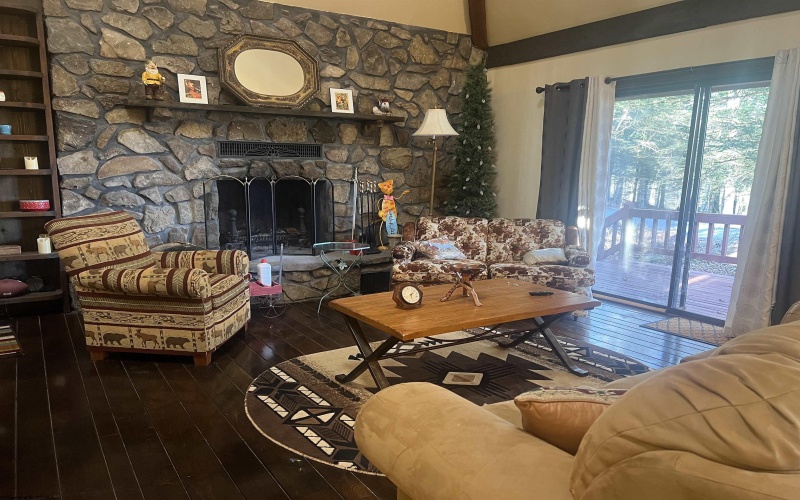 401 Hemlock Circle, Terra Alta, West Virginia 26764-0000, 4 Bedrooms Bedrooms, 9 Rooms Rooms,3 BathroomsBathrooms,Single Family Detached,For Sale,Hemlock,10162611