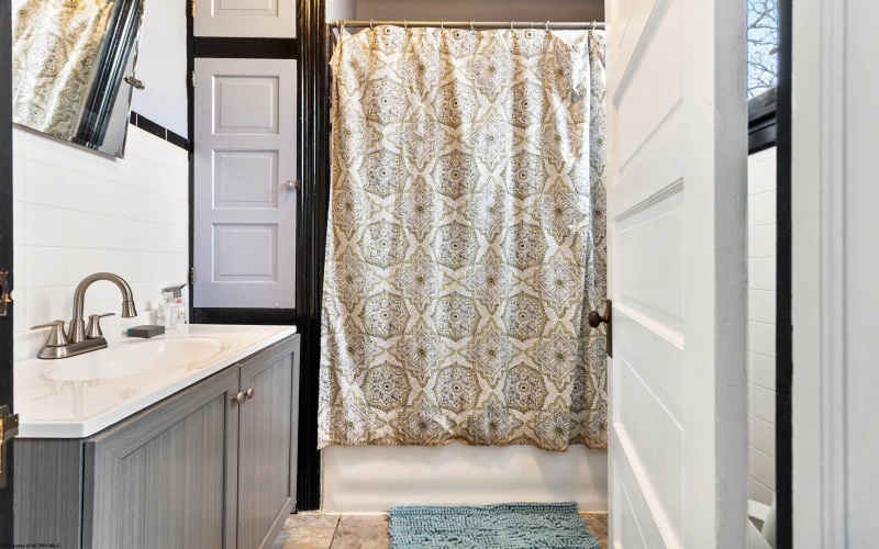 422 Grand Street, Morgantown, West Virginia 26501, 6 Bedrooms Bedrooms, 16 Rooms Rooms,3 BathroomsBathrooms,Single Family Detached,For Sale,Grand,10162614