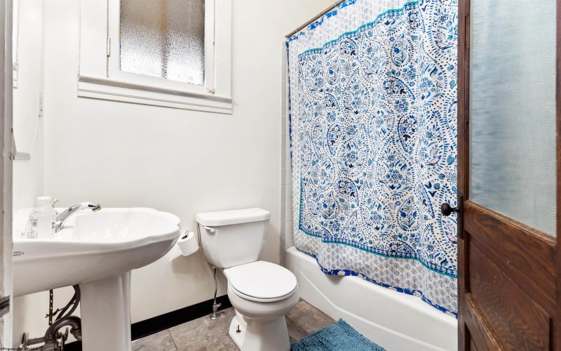 422 Grand Street, Morgantown, West Virginia 26501, 6 Bedrooms Bedrooms, 16 Rooms Rooms,3 BathroomsBathrooms,Single Family Detached,For Sale,Grand,10162614