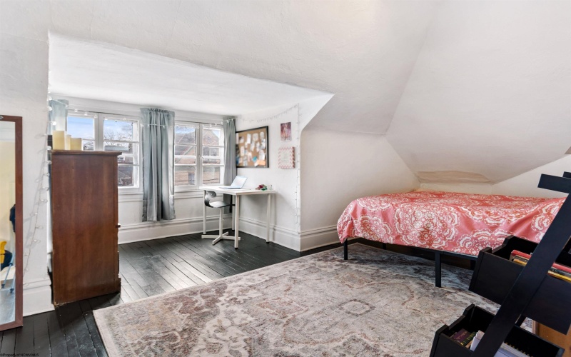 422 Grand Street, Morgantown, West Virginia 26501, 6 Bedrooms Bedrooms, 16 Rooms Rooms,3 BathroomsBathrooms,Single Family Detached,For Sale,Grand,10162614