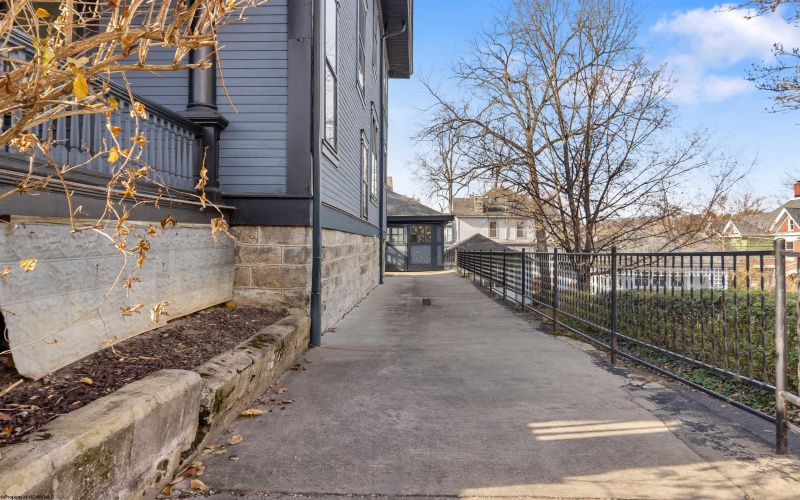 422 Grand Street, Morgantown, West Virginia 26501, 6 Bedrooms Bedrooms, 16 Rooms Rooms,3 BathroomsBathrooms,Single Family Detached,For Sale,Grand,10162614