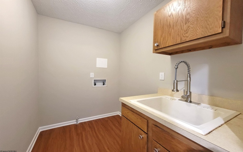 1075 Batton Hollow Road, Mount Clare, West Virginia 26408, 2 Bedrooms Bedrooms, 6 Rooms Rooms,2 BathroomsBathrooms,Single Family Detached,For Sale,Batton Hollow,10162624