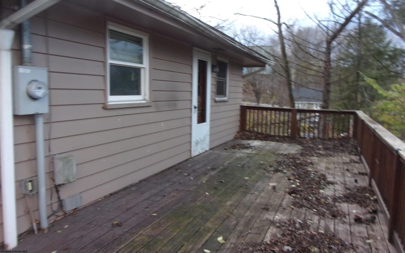 32 Cleveland Avenue, Westover, West Virginia 26501, 2 Bedrooms Bedrooms, 6 Rooms Rooms,1 BathroomBathrooms,Single Family Detached,For Sale,Cleveland,10162625