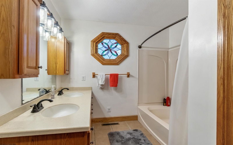 116 Valley Court, Elkins, West Virginia 26241, 5 Bedrooms Bedrooms, 11 Rooms Rooms,2 BathroomsBathrooms,Single Family Detached,For Sale,Valley,10162021