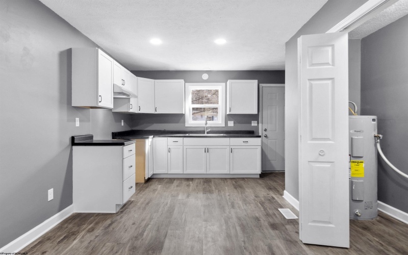 14 Kansas Street, Morgantown, West Virginia 26501, ,Multi-unit/income,For Sale,Kansas,10162647