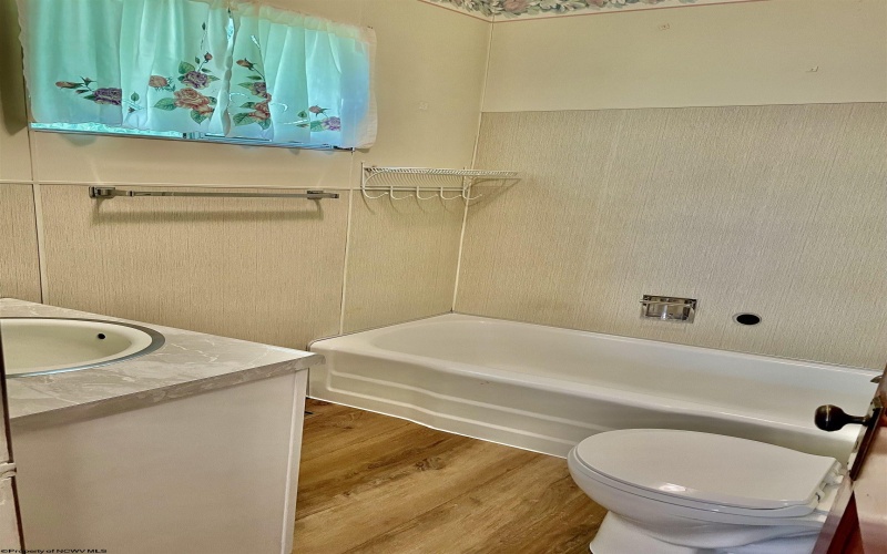 303 Morgantown Street, Kingwood, West Virginia 26537, 1 Bedroom Bedrooms, 4 Rooms Rooms,1 BathroomBathrooms,Single Family Detached,For Sale,Morgantown,10159431