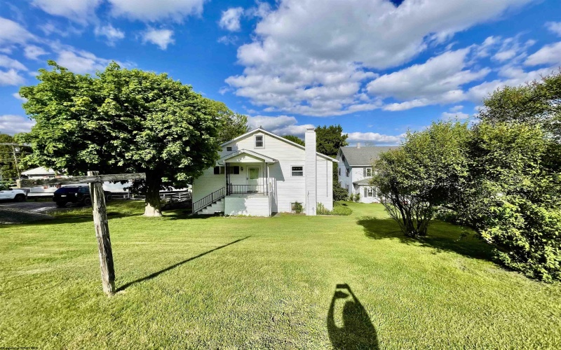 303 Morgantown Street, Kingwood, West Virginia 26537, 1 Bedroom Bedrooms, 4 Rooms Rooms,1 BathroomBathrooms,Single Family Detached,For Sale,Morgantown,10159431