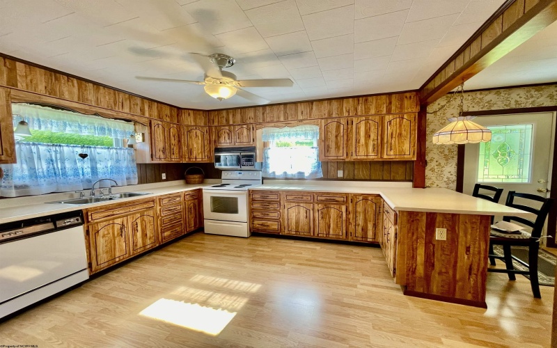 303 Morgantown Street, Kingwood, West Virginia 26537, 1 Bedroom Bedrooms, 4 Rooms Rooms,1 BathroomBathrooms,Single Family Detached,For Sale,Morgantown,10159431