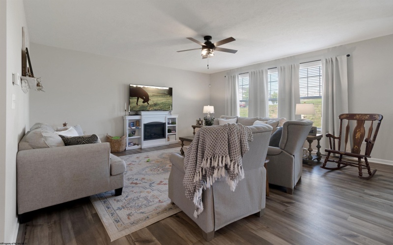 303 Lexington Circle, Bridgeport, West Virginia 26330, 4 Bedrooms Bedrooms, 10 Rooms Rooms,2 BathroomsBathrooms,Single Family Detached,For Sale,Lexington,10159803