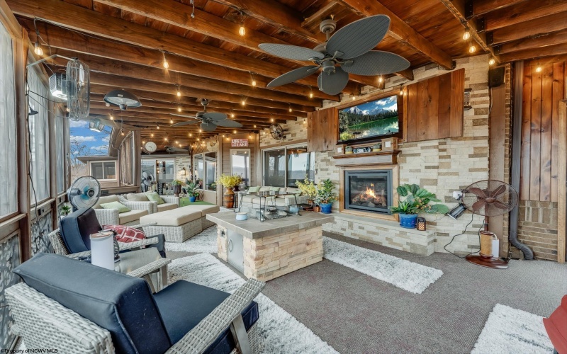 4759 Ridgetop Drive, Morgantown, West Virginia 26508, 5 Bedrooms Bedrooms, 13 Rooms Rooms,4 BathroomsBathrooms,Single Family Detached,For Sale,Ridgetop,10162654