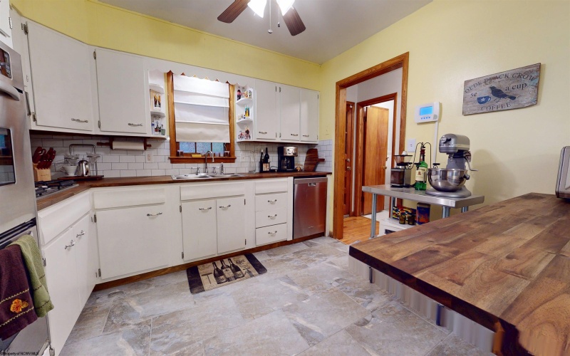 1113 Sunset Drive, Fairmont, West Virginia 26554, 3 Bedrooms Bedrooms, 6 Rooms Rooms,1 BathroomBathrooms,Single Family Detached,For Sale,Sunset,10162640