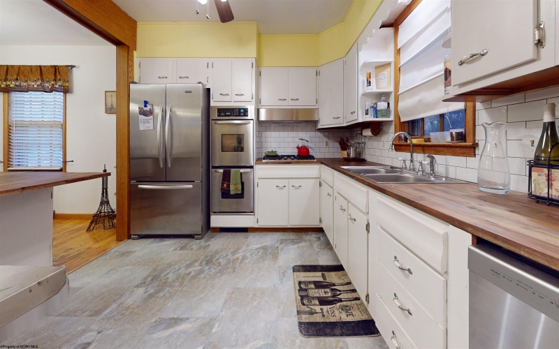 1113 Sunset Drive, Fairmont, West Virginia 26554, 3 Bedrooms Bedrooms, 6 Rooms Rooms,1 BathroomBathrooms,Single Family Detached,For Sale,Sunset,10162640