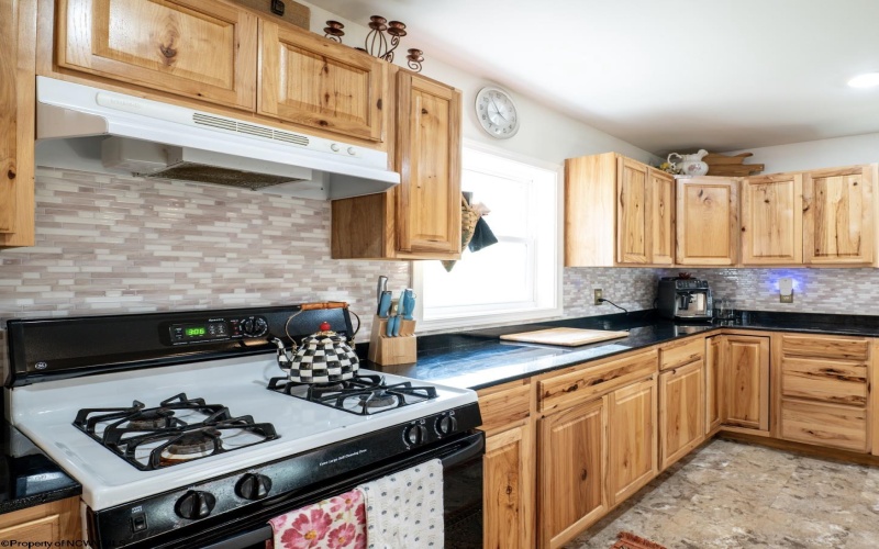 615 Mills Street, West Milford, West Virginia 26451, 3 Bedrooms Bedrooms, 6 Rooms Rooms,2 BathroomsBathrooms,Single Family Detached,For Sale,Mills,10162651