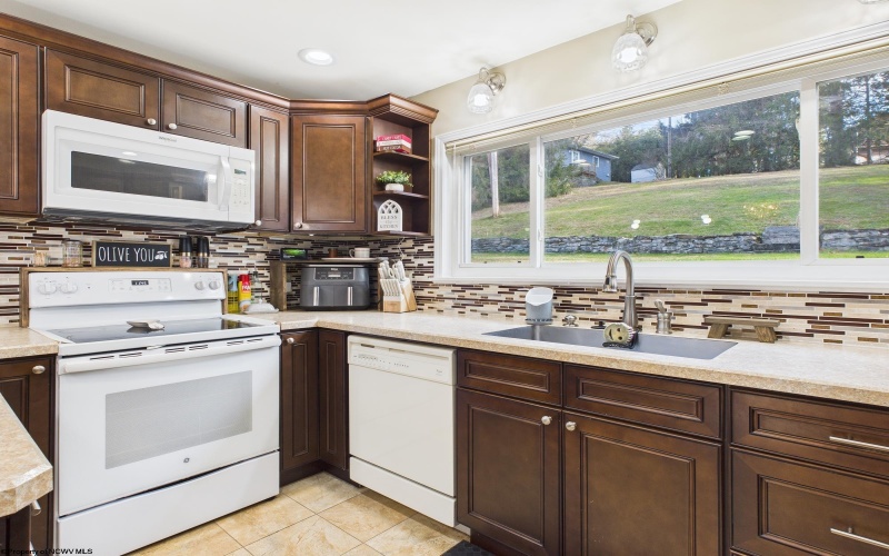 1130 Park Drive, Fairmont, West Virginia 26554, 3 Bedrooms Bedrooms, 6 Rooms Rooms,2 BathroomsBathrooms,Single Family Detached,For Sale,Park,10162639