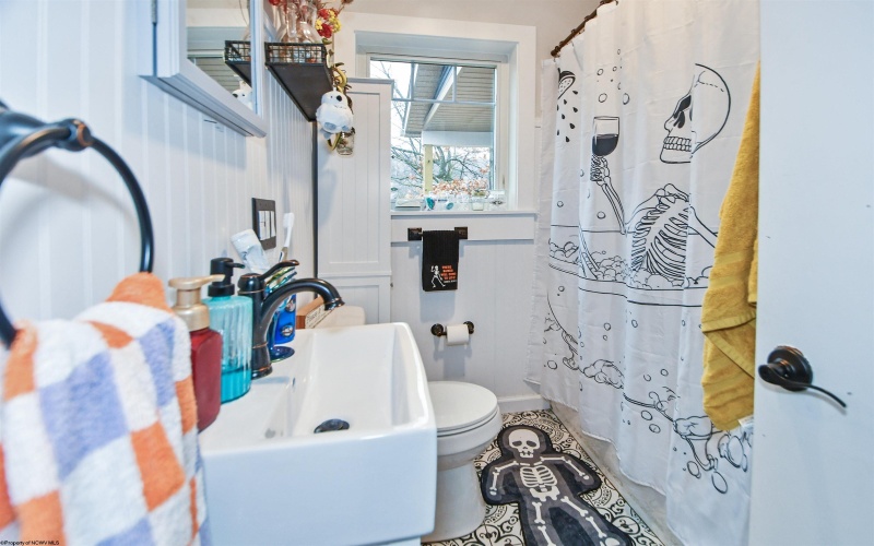 1114 Harvartis Street, Morgantown, West Virginia 26508, 4 Bedrooms Bedrooms, 9 Rooms Rooms,2 BathroomsBathrooms,Residential Rentals,For Rent,Harvartis,10162663