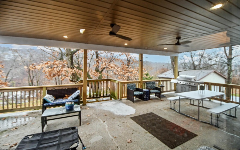 1114 Harvartis Street, Morgantown, West Virginia 26508, 4 Bedrooms Bedrooms, 9 Rooms Rooms,2 BathroomsBathrooms,Residential Rentals,For Rent,Harvartis,10162663